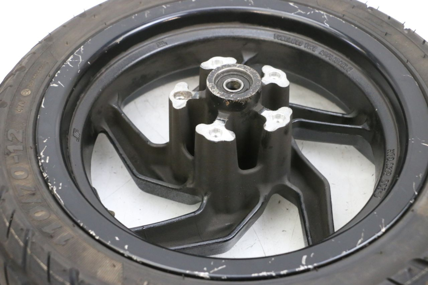 photo de VORDERRADFELGE UND REIFEN SYM ORBIT III 3 4T 50 (2021 - 2025) - Zoom auf Gebrauchszustand