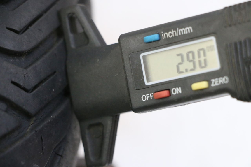 photo de VORDERRADFELGE UND REIFEN PEUGEOT CITYSTAR 2T 50 (2018 - 2021) - Zoom auf Gebrauchszustand