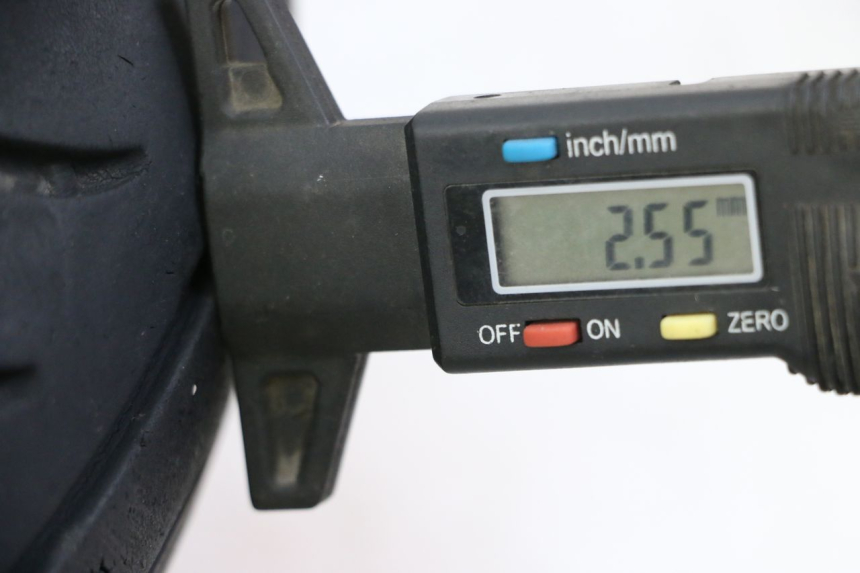 photo de VORDERRADFELGE UND REIFEN PEUGEOT KISBEE 4T 50 (2018 - 2022) - Detailansicht des Bauteils