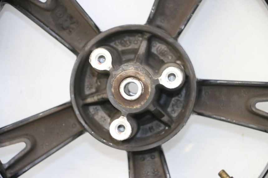 photo de VORDERRADFELGE UND REIFEN PEUGEOT KISBEE 4T 50 (2018 - 2022) - Hochauflösende Nahaufnahme