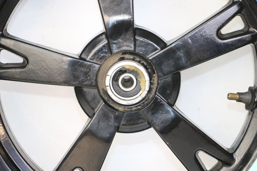 photo de VORDERRADFELGE UND REIFEN PEUGEOT KISBEE 4T 50 (2018 - 2022) - Kennzeichnungen und Originalreferenzen