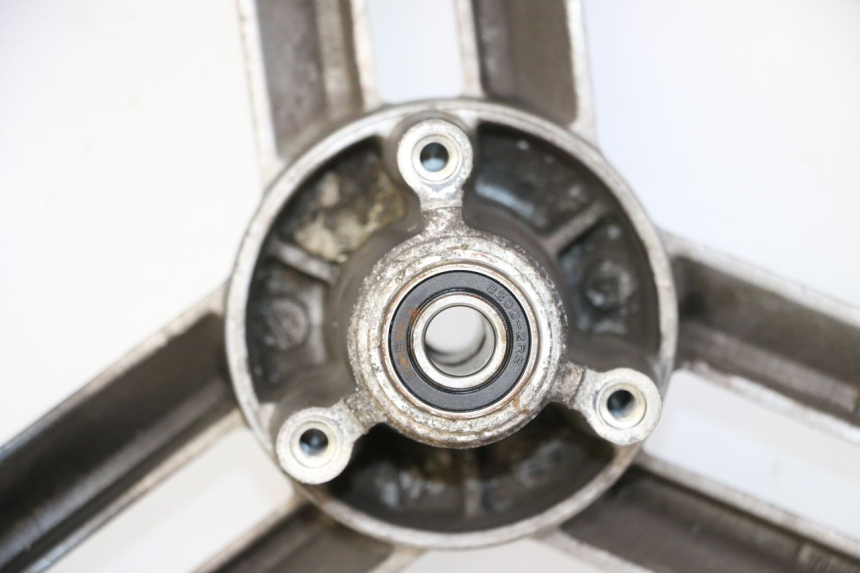 photo de VORDERE FELGE UND REIFEN PEUGEOT LUDIX 50 (2008 - 2017) - Zoom auf Komponenten