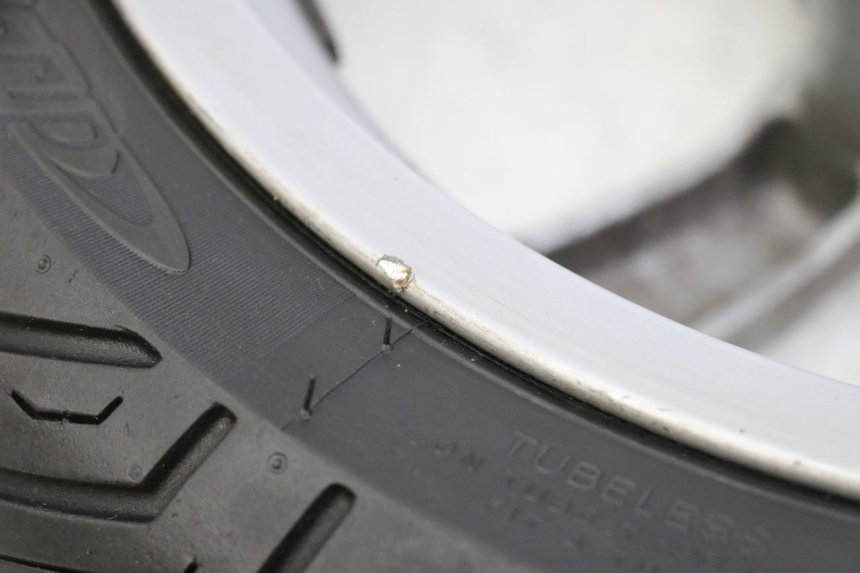 photo de VORDERRADFELGE UND REIFEN PEUGEOT SATELIS 125 (2013 - 2018) - Zoom auf Gebrauchszustand