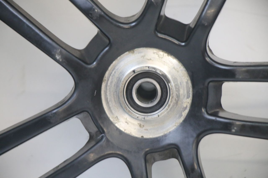 photo de VORDERRADFELGE UND REIFEN PEUGEOT SPEEDFIGHT 3 LC 2T 50 (2009 - 2015) - Technische Nahaufnahme