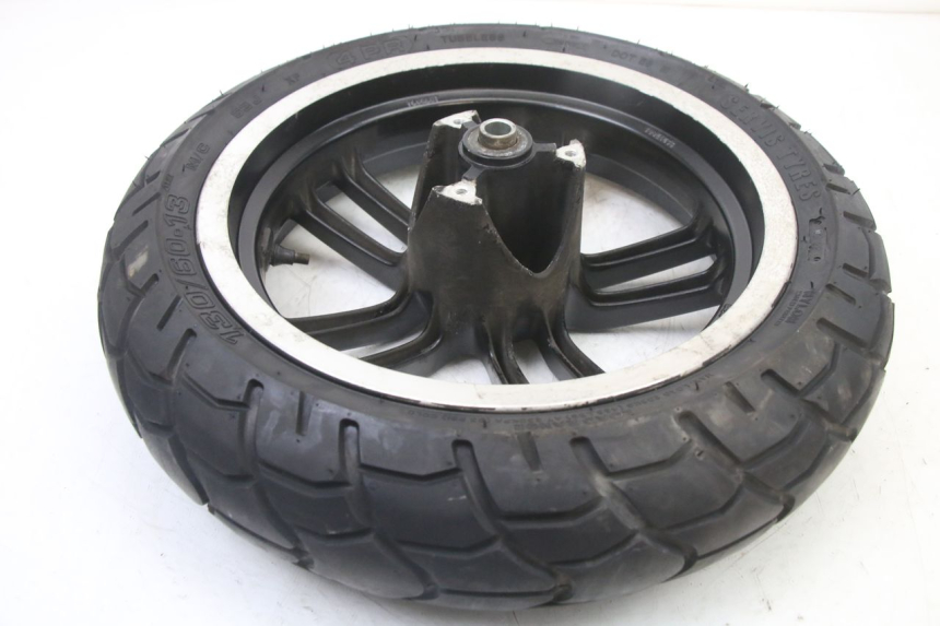 photo de VORDERRADFELGE UND REIFEN PEUGEOT SPEEDFIGHT 3 LC 2T 50 (2009 - 2015) - Details der Befestigungspunkte