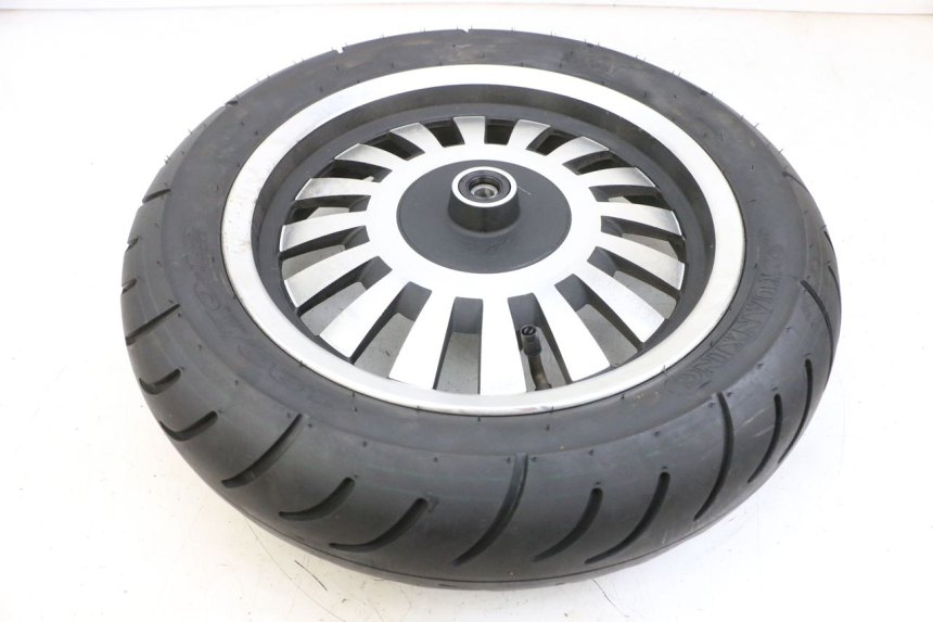 photo de VORDERRADFELGE UND REIFEN EFUN PUSA 1 - Zoom auf Gebrauchszustand