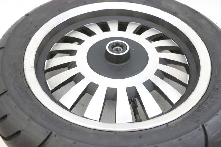 photo de VORDERRADFELGE UND REIFEN EFUN PUSA 1 - Alternative Perspektive