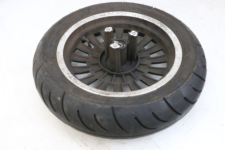 photo de VORDERRADFELGE UND REIFEN EFUN PUSA 1 - Technische Nahaufnahme