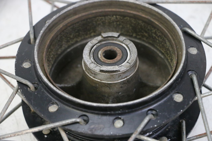 photo de VORDERRADFELGE UND REIFEN YAMAHA PW 80 (1983 - 2014) - Technische Nahaufnahme