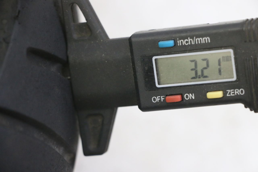 photo de VORDERRADFELGE UND REIFEN APRILIA RALLY AC 50 (1995 - 2004) - Detailansicht des Bauteils