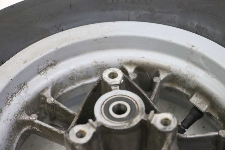 photo de VORDERRADFELGE UND REIFEN APRILIA RALLY AC 50 (1995 - 2004) - Details der Befestigungspunkte