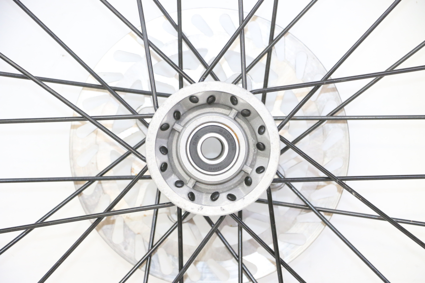 photo de VORDERRADFELGE UND REIFEN APOLLO RFZ 150 - Zoom auf Gebrauchszustand