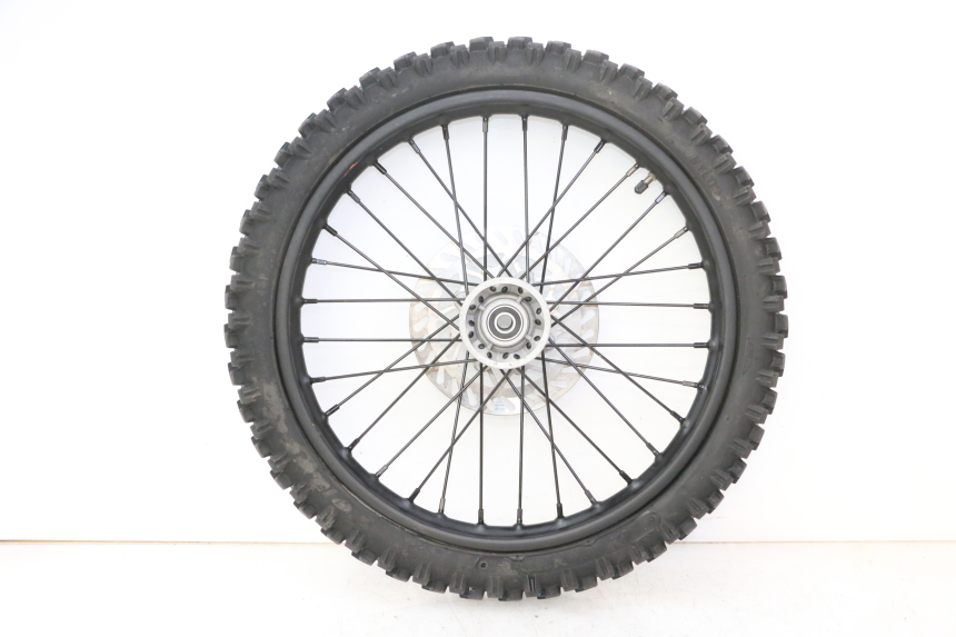 photo de VORDERRADFELGE UND REIFEN APOLLO RFZ 150 - Alternative Perspektive