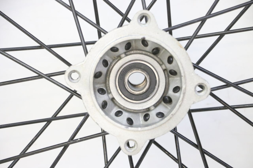 photo de VORDERRADFELGE UND REIFEN APOLLO RFZ 125 - Kennzeichnungen und Originalreferenzen