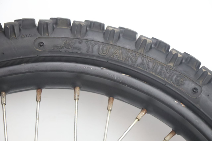 photo de VORDERRADFELGE UND REIFEN APOLLO RFZ 125 - Charakteristische Merkmale