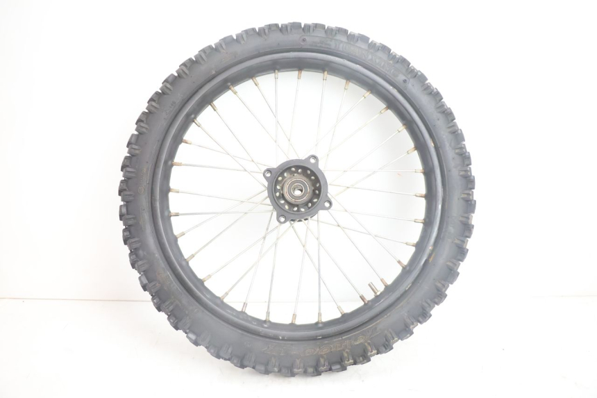 photo de VORDERRADFELGE UND REIFEN APOLLO RFZ 125 - Oberflächenzustand und Material