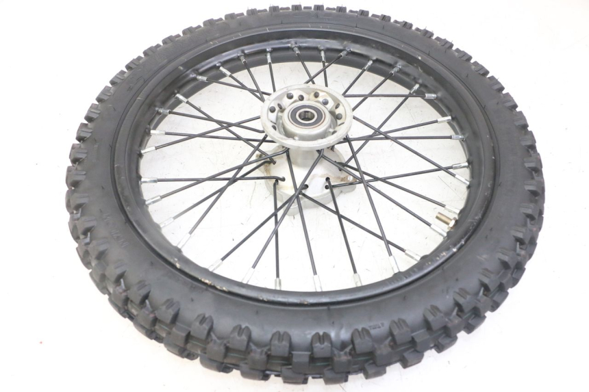 photo de VORDERRADFELGE UND REIFEN APOLLO RXF 125 - Detailansicht des Bauteils