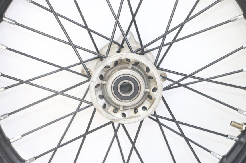 photo de VORDERRADFELGE UND REIFEN APOLLO RXF 125 - Alternative Perspektive