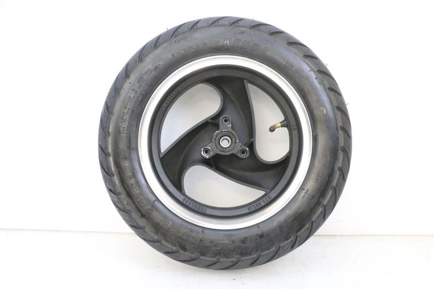 photo de VORDERRADFELGE UND REIFEN JM MOTORS SANTANA EVO 50 (2024 - 2026) - Details der Befestigungspunkte