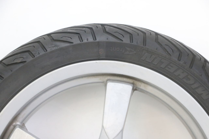 photo de VORDERRADFELGE UND REIFEN PEUGEOT SATELIS 125 (2013 - 2018) - Zoom auf Komponenten