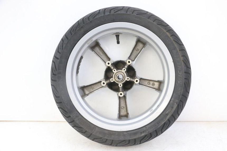 photo de VORDERRADFELGE UND REIFEN PEUGEOT SATELIS 125 (2013 - 2018) - Details der Befestigungspunkte