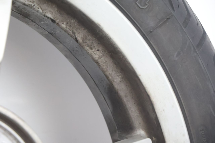 photo de VORDERRADFELGE UND REIFEN PEUGEOT SATELIS 125 (2006 - 2009) - Technische Nahaufnahme