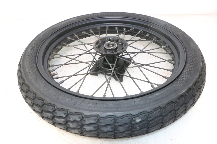 photo de VORDERRADFELGE UND REIFEN MASH SEVENTY FIVE 125 (2013 - 2021) - Technische Nahaufnahme