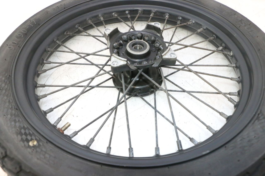 photo de VORDERRADFELGE UND REIFEN MASH SEVENTY FIVE 125 (2013 - 2021) - Details der Befestigungspunkte