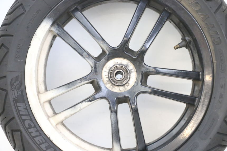 photo de VORDERRADFELGE UND REIFEN PEUGEOT SPEEDFIGHT 4 4T EFI 50 (2021 - 2025) - Zoom auf Komponenten