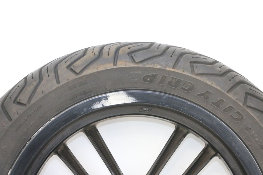 photo de VORDERRADFELGE UND REIFEN PEUGEOT SPEEDFIGHT 4 4T EFI 50 (2021 - 2025) - Fokus auf die Struktur