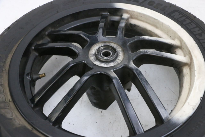 photo de VORDERRADFELGE UND REIFEN PEUGEOT SPEEDFIGHT 4 4T EFI 50 (2021 - 2025) - Technische Nahaufnahme