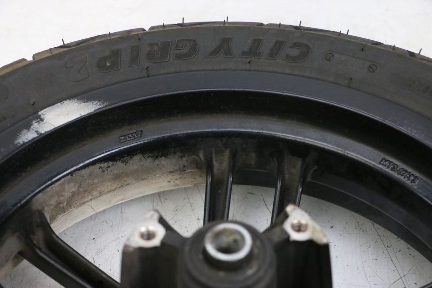 photo de VORDERRADFELGE UND REIFEN PEUGEOT SPEEDFIGHT 4 4T EFI 50 (2021 - 2025) - Kennzeichnungen und Originalreferenzen