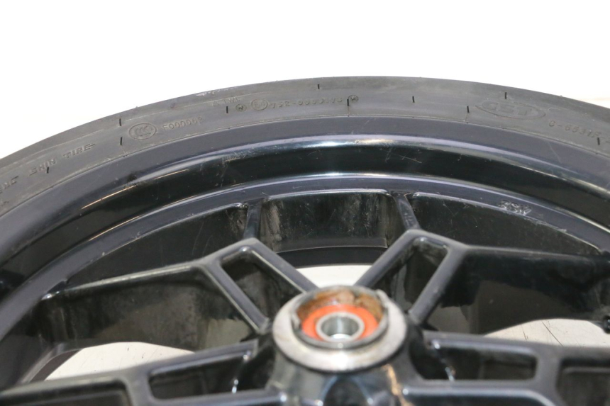 photo de VORDERRADFELGE UND REIFEN APRILIA SR 2T 50 (2012 - 2017) - Details der Befestigungspunkte