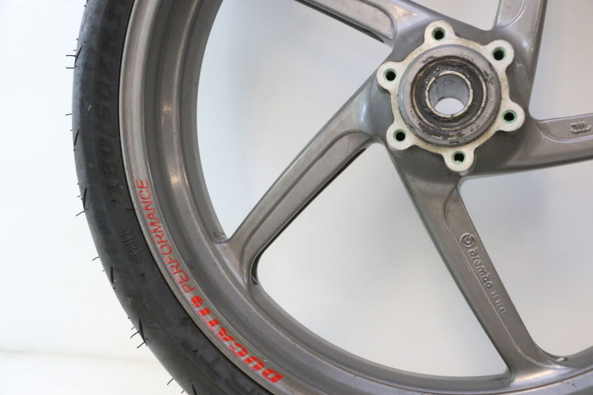 photo de VORDERRADFELGE UND REIFEN DUCATI SS IE DS CARENEE 1000 (2002 - 2006) - Fokus auf die Struktur