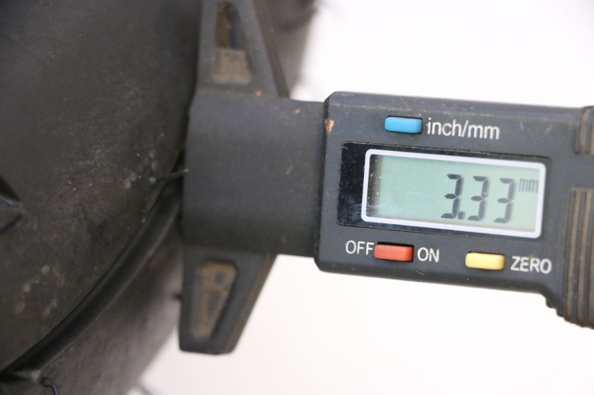 photo de VORDERRADFELGE UND REIFEN DUCATI SS IE DS CARENEE 1000 (2002 - 2006) - Details der Befestigungspunkte
