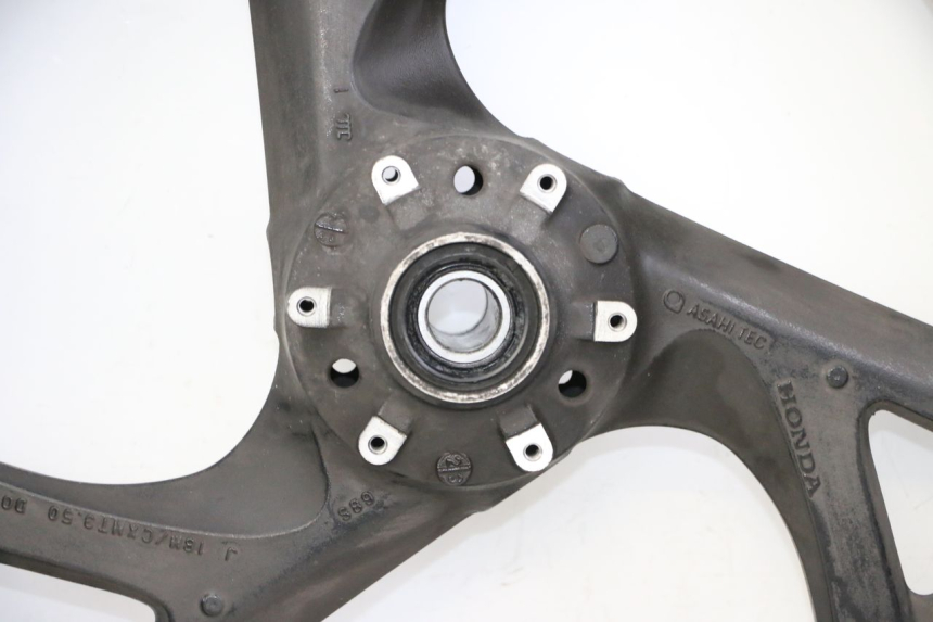 photo de VORDERRADFELGE UND REIFEN HONDA ST PAN EUROPEAN 1300 (2002 - 2013) - Hochauflösende Nahaufnahme