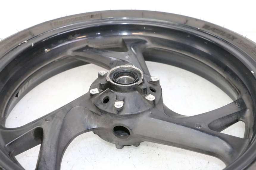 photo de VORDERRADFELGE UND REIFEN HONDA ST PAN EUROPEAN 1300 (2002 - 2013) - Zoom auf Gebrauchszustand