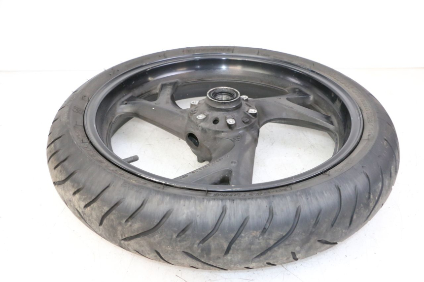 photo de VORDERRADFELGE UND REIFEN HONDA ST PAN EUROPEAN 1300 (2002 - 2013) - Details der Befestigungspunkte