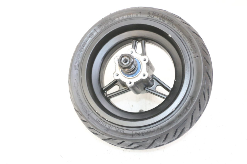 photo de VORDERRAD UND REIFEN NAMI STELLAR 1 - Details der Befestigungspunkte