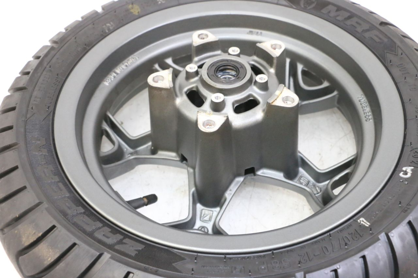 photo de VORDERRADFELGE UND REIFEN APRILIA SXR 50 (2021 - 2023) - Alternative Perspektive