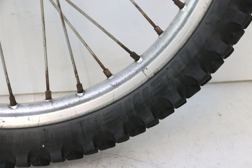 photo de VORDERRADFELGE UND REIFEN HUSABERG TE 250 (2011 - 2014) - Details der Befestigungspunkte
