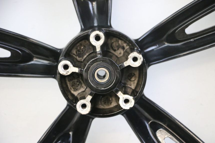 photo de VORDERRADFELGE UND REIFEN PEUGEOT TWEET 4T 50 (2023 - 2025) - Hochauflösende Nahaufnahme