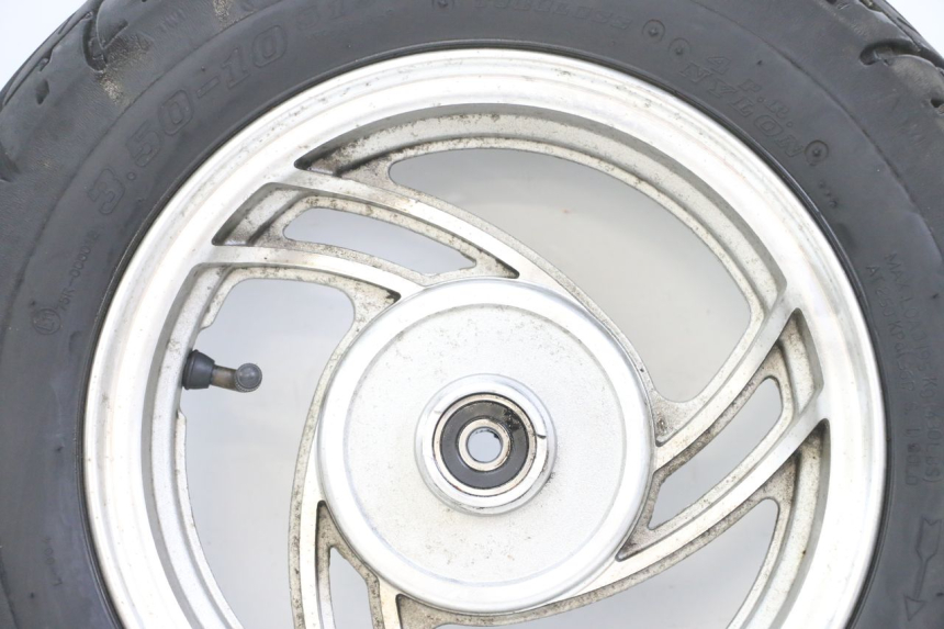 photo de VORDERRADFELGE UND REIFEN PEUGEOT V-CLIC VCLIC 50 (2007 - 2013) - Zoom auf Gebrauchszustand