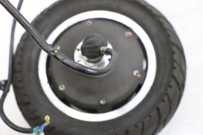 photo de VORDERRAD UND REIFEN DUALTRON VICTOR LIMITED 1 - Charakteristische Merkmale