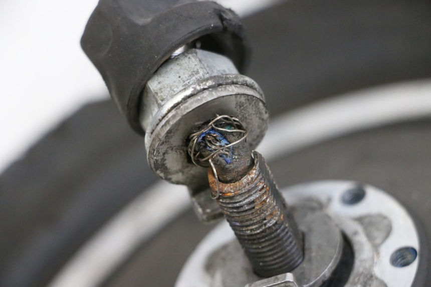 photo de VORDERRAD UND REIFEN DUALTRON VICTOR LIMITED 1 - Fokus auf die Struktur