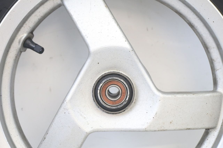 photo de VORDERRADFELGE UND REIFEN PEUGEOT VIVACITY NEW 2T 50 (2008 - 2017) - Technische Nahaufnahme