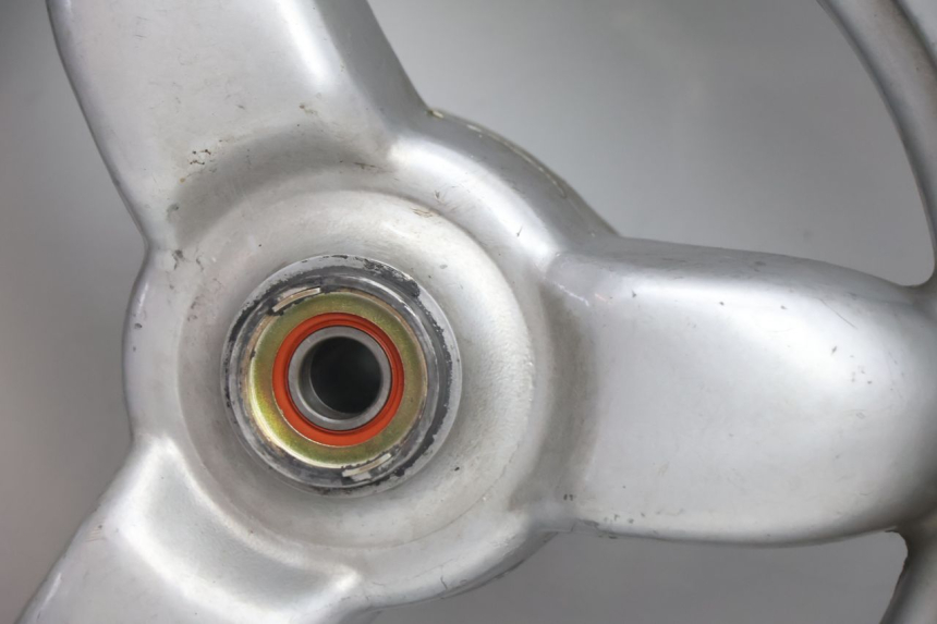 photo de VORDERRADFELGE UND REIFEN PEUGEOT VIVACITY 50 (1998 - 2003) - Alternative Perspektive