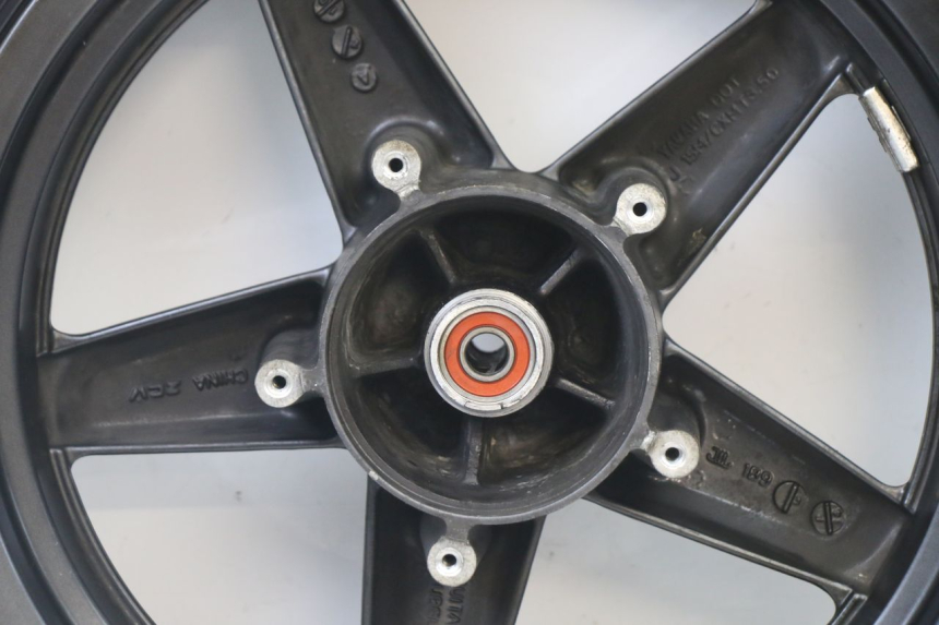 photo de VORDERRADFELGE UND REIFEN YAMAHA X-MAX XMAX 125 (2010 - 2013) - Kennzeichnungen und Originalreferenzen