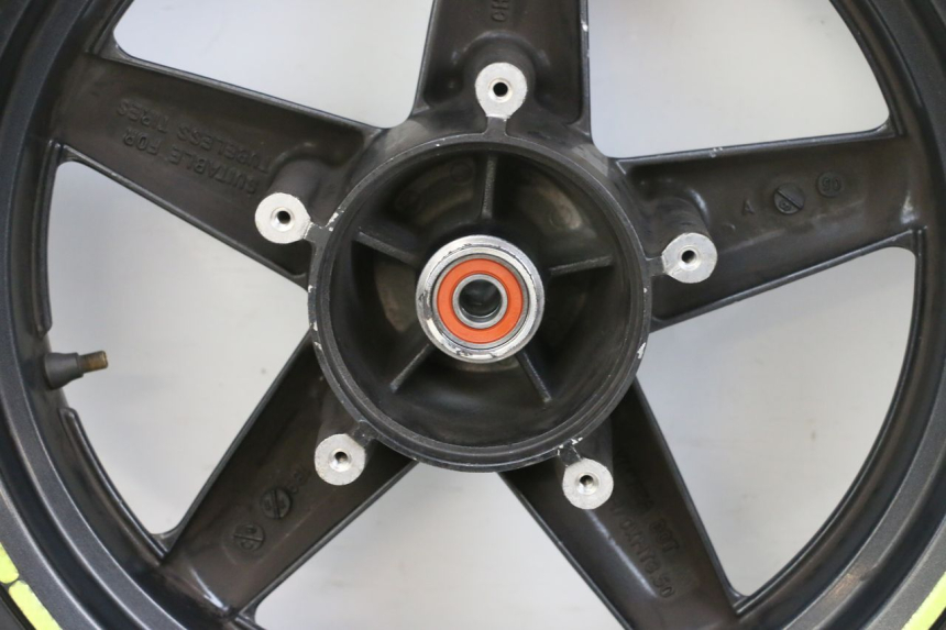 photo de VORDERRADFELGE UND REIFEN YAMAHA XMAX X-MAX 125 (2006 - 2009) - Zoom auf Komponenten