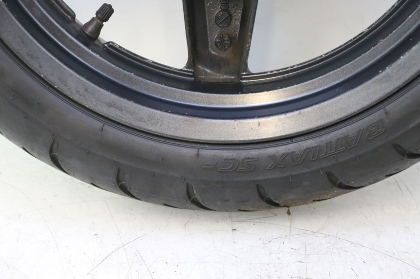 photo de VORDERRADFELGE UND REIFEN YAMAHA XMAX X-MAX 125 (2006 - 2009) - Charakteristische Merkmale